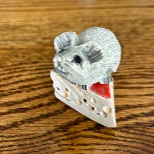 Collectible retired Artesania Rincondada mouse on wedge of cheese figurine #37